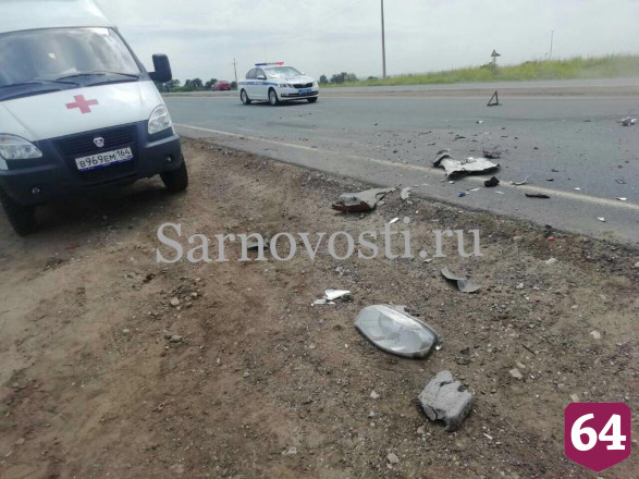 В аварии под Саратовом разбились двое мужчин и женщина