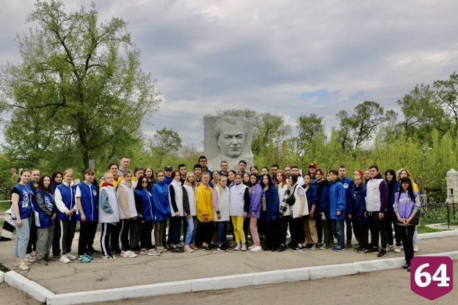 В Саратове 70 волонтеров убрались на могилах ветеранов