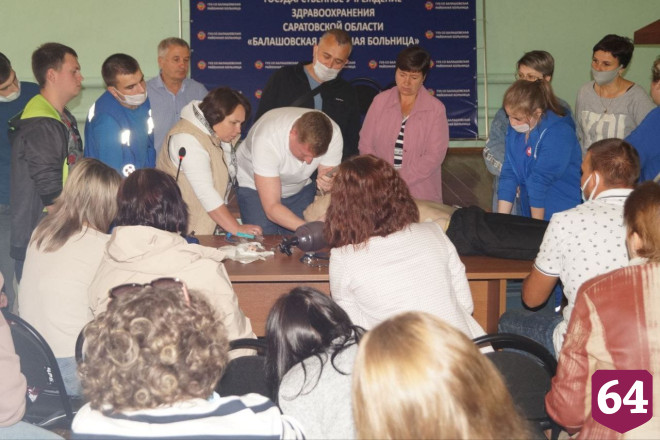 В Саратовской области районных сотрудников скорой помощи обучают на местах
