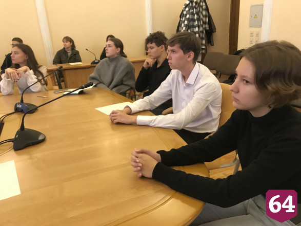Саратовские студенты оценили совет отказаться от фастфуда и есть сало