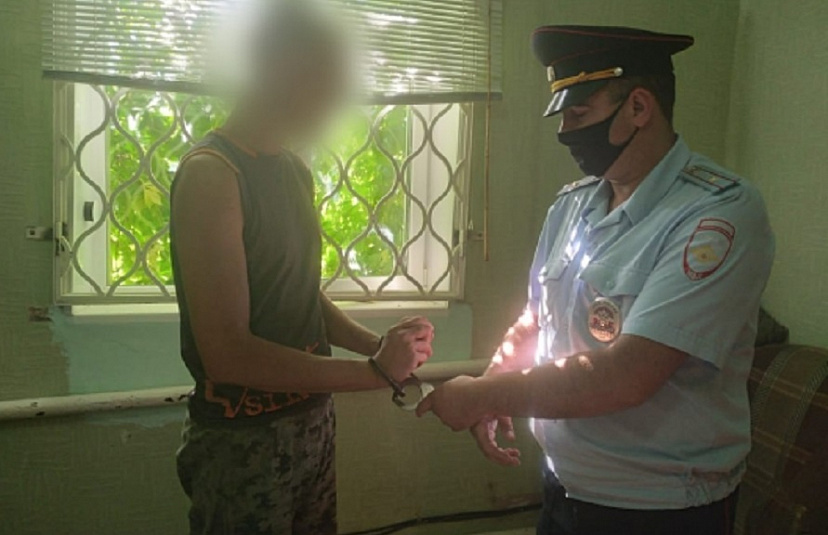 Молодого мужчину подозревают в избиении саратовца до смерти 