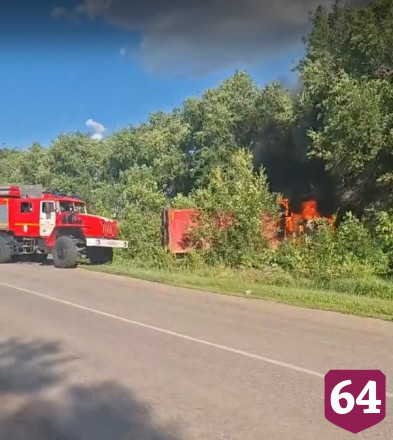 Под Саратовом водитель увел горящий КамАЗ с дороги