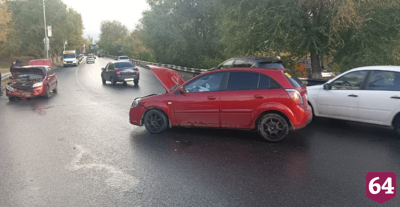 Молодой человек пострадал в ДТП у диспансера в Саратове