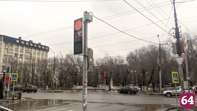 В Энгельсе отрегулировали светофор и избавились от пробок