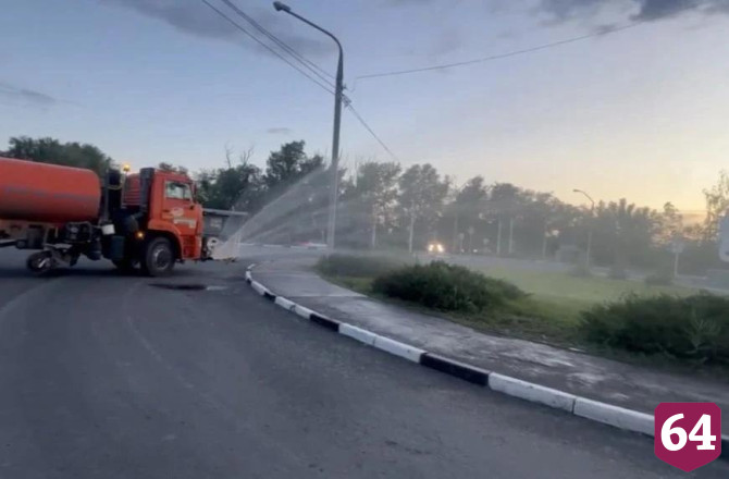 На улицах Энгельса усилили покос и полив