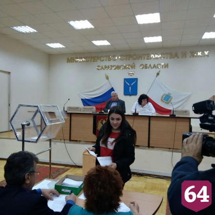  В Саратове ключи от квартир получили еще 29 детей-сирот