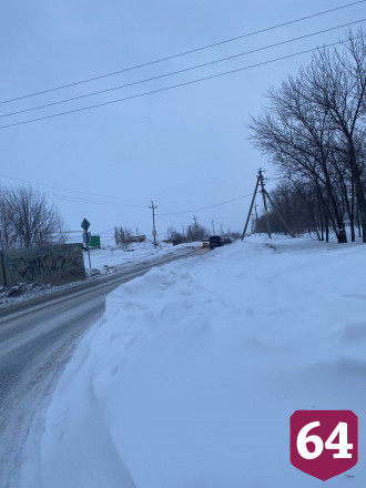 В Саратове дети ходят на секции по дороге из-за нечищеного тротуара