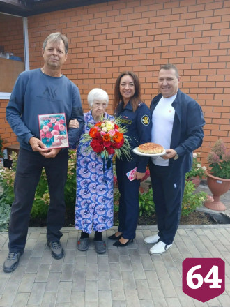 Труженица тыла из Саратовской области отметила 99-й день рождения 
