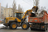 В Саратове вывозят снег с парковочных площадок 