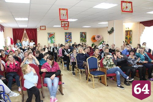 В Энгельсском доме-интернате прошел концерт к Международному дню инвалидов
