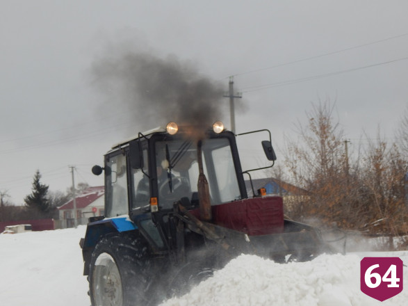 Снег в Саратовской области убирает 921 спецмашина 