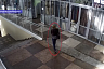 Девушка в парике обворовала пенсионерку на саратовском рынке