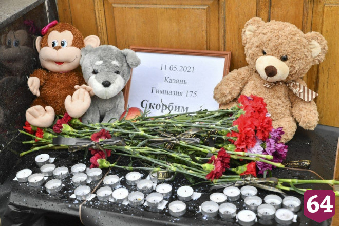 Губернатор возложил цветы к представительству Татарстана в Саратовской области