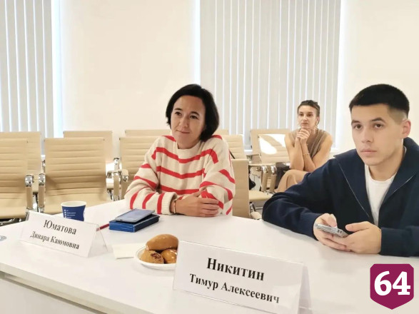 Министр обсудил с саратовскими студентами информационную повестку