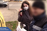 В Саратове сотруднику дорожной лаборатории передали взятку в обертке от шоколада