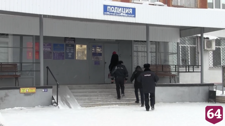 Полицейские спасли водителя внедорожника после аварии