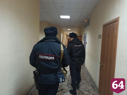 В Саратове мужчина убил сожительницу вилкой 