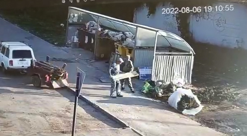 В Саратове мусорки оснастили камерами и ловят нарушителей