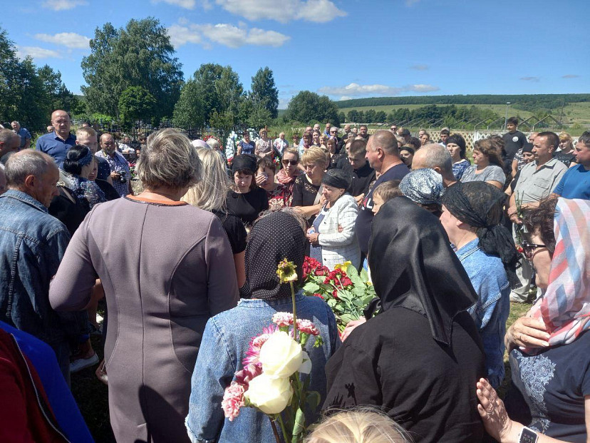 Саратовцы простились с погибшим в спецоперации Иваном Степановым