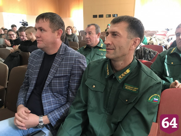 Саратовским ученым помогают следить за кабанами чесальные столбы 