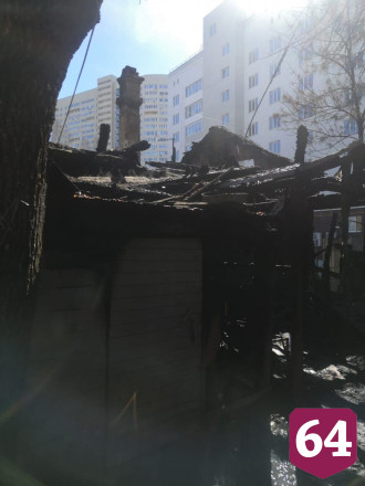 В Саратове сгорели стоящие рядом два частных дома