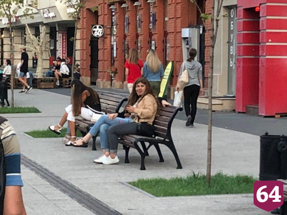 Жители Саратова без масок заполонили проспект Кирова