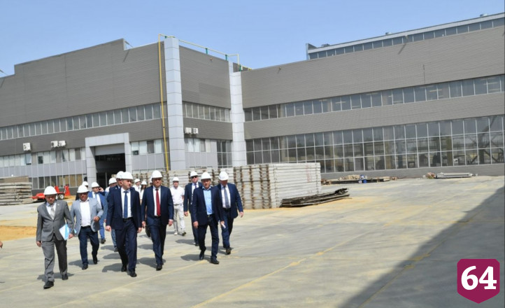 Полпред оценил масштаб работ на заводе в Саратове 