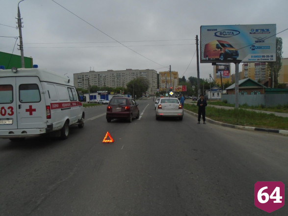 Девушка попала в больницу после удара 2 машин под Саратовом