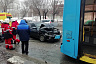 В Саратове водитель легковушки протаранил троллейбус и попал в больницу