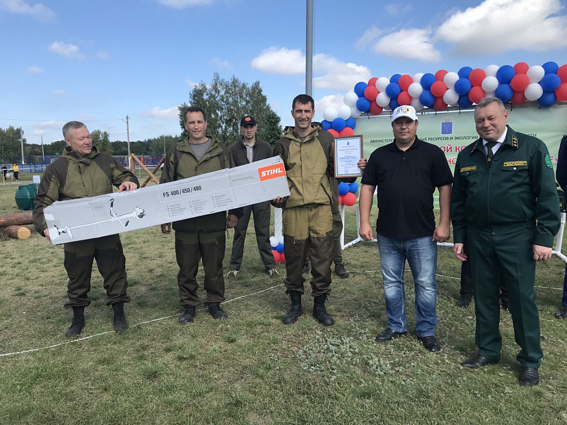 Победителям турнира лесных пожарных вручили кусторез 
