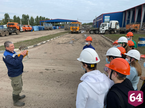 Экоактивисты посетили мусоросортировочный комплекс в Энгельсе