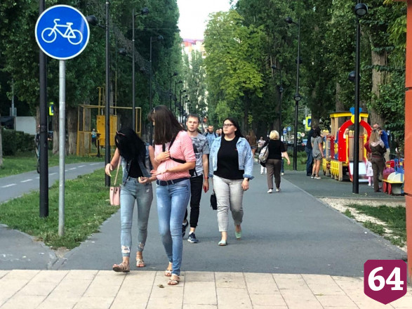Жители Саратова снова вышли на прогулку без масок
