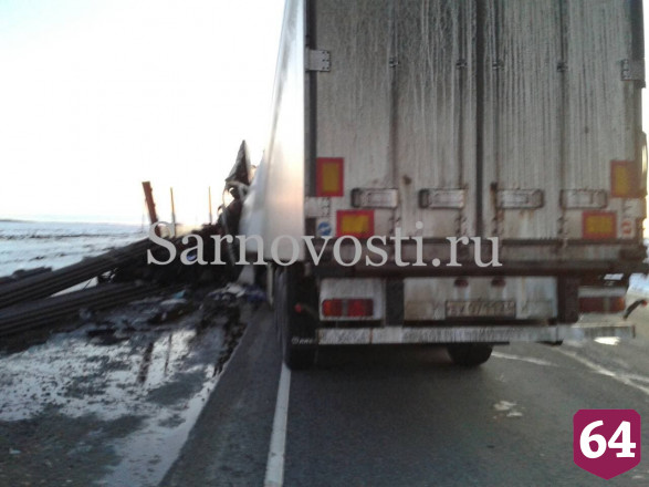 Озвучены подробности смертельного ДТП с фурами под Саратовом