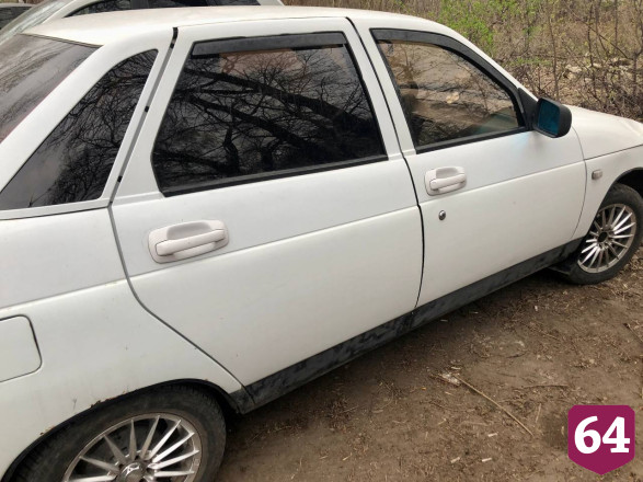Легковушку саратовца арестовали за долг по алиментам