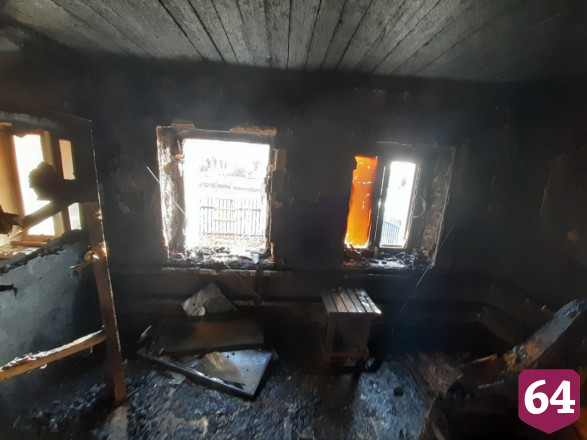 Братья устроили пожар в доме, пока мать была в магазине