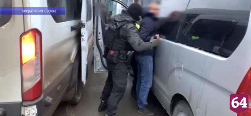 В Саратове приятели купили на фальшивые деньги телефон и попались