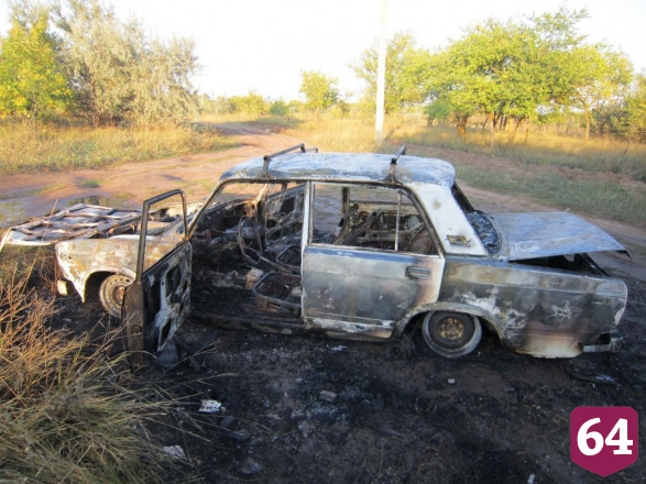 В дачном поселке под Саратовом сгорел автомобиль