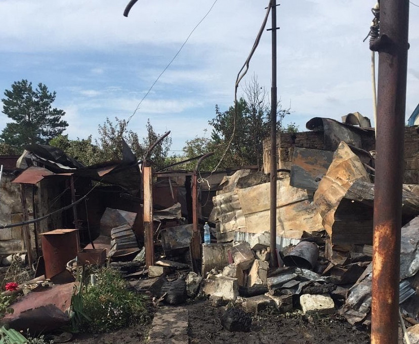 Пожар уничтожил баню и сарай на саратовской даче