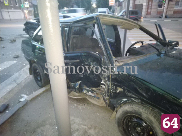 В центре Саратова девушка сломала бедро в ДТП