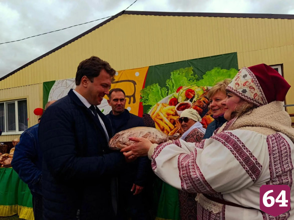 На саратовском фестивале баранины кормили шашлыком и пловом
