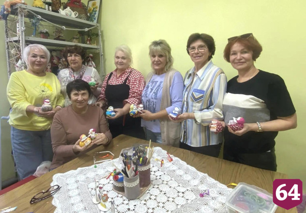 Саратовские рукодельницы создают необычные игрушки в дымковском стиле