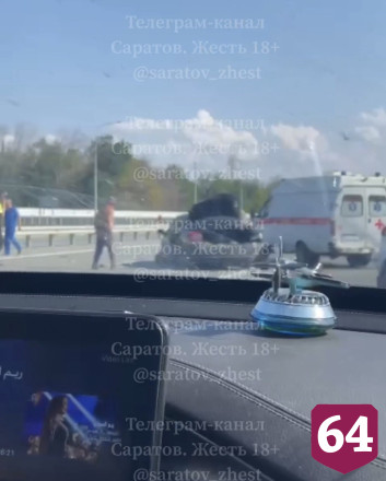 В Саратове водитель «Тойоты» врезался в отбойник и погиб