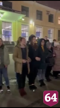 Саратовские школьники на вокзале Санкт-Петербурга спели солдатам «Катюшу» 