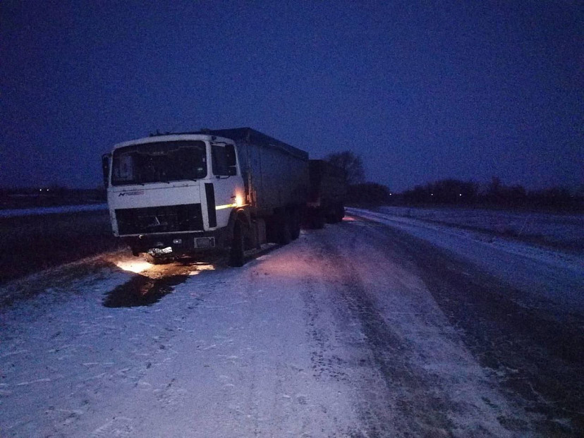 Водитель «Лады» врезался в МАЗ и оказался в больнице