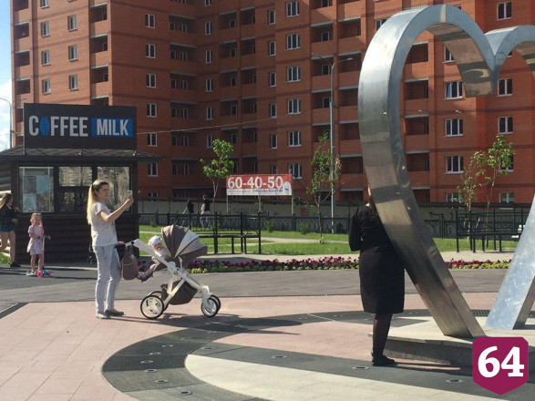 Саратовцы гуляют по бульвару Героев Отечества без масок