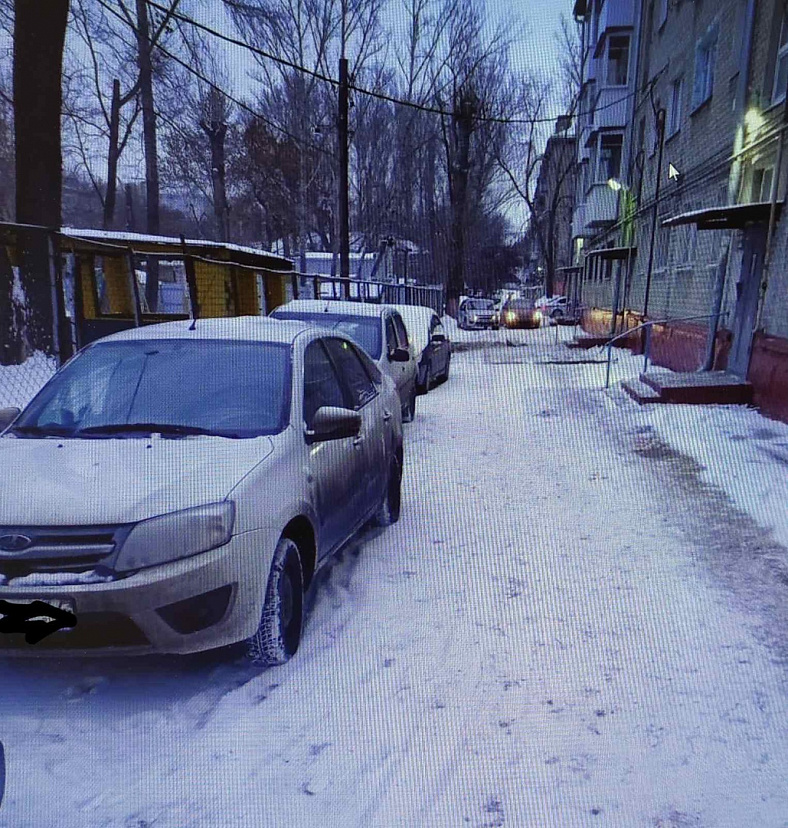 Водитель «Гранты» задавил женщину во дворе