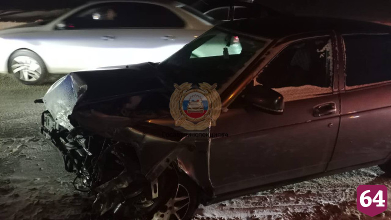 В Саратове водитель «Приоры» пострадала в ДТП с иномаркой