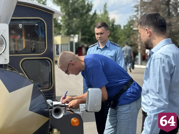 В парке Победы и на набережной паровозики нелегально катали детей 