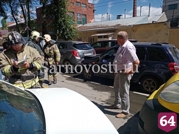 В центре Саратова пассажирка иномарки травмировалась в ДТП