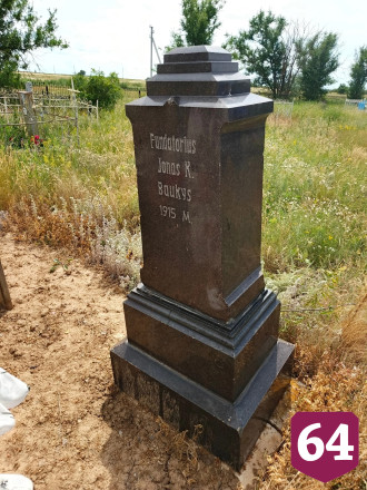 На саратовской родине американского миллиардера нашли уникальные надгробья